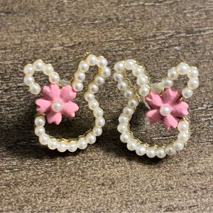 Darling Pearly Bunny Shaped Earrings Studs Easter NEW